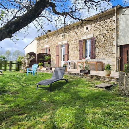 Gite Les Longeres Montazeau Экстерьер фото
