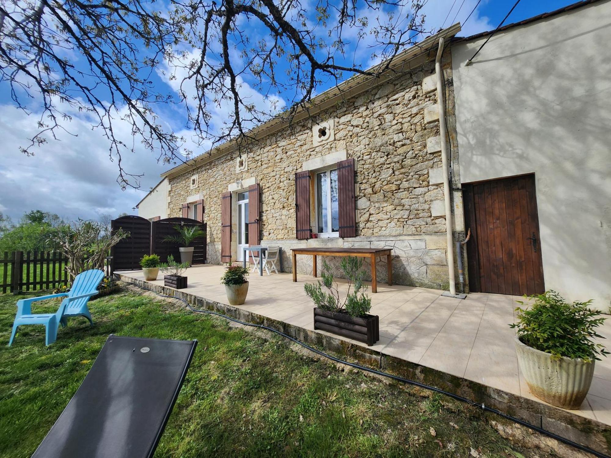 Gite Les Longeres Montazeau Экстерьер фото
